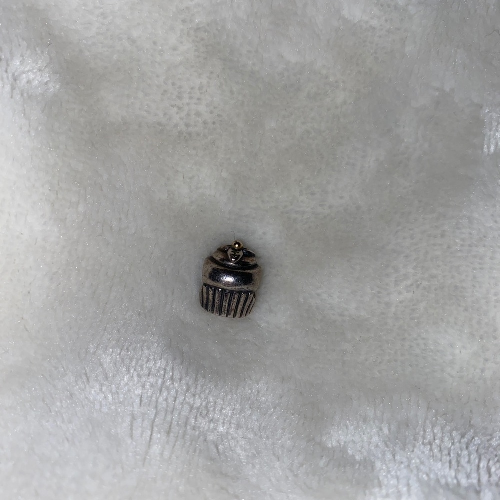 Pandora cupcake charm